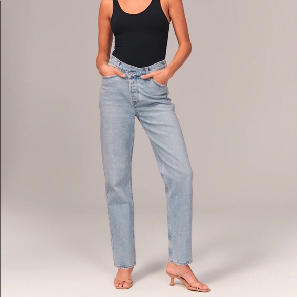 NWT ABERCROMBIE CURVE LOVE JEAN - Picture 1 of 2